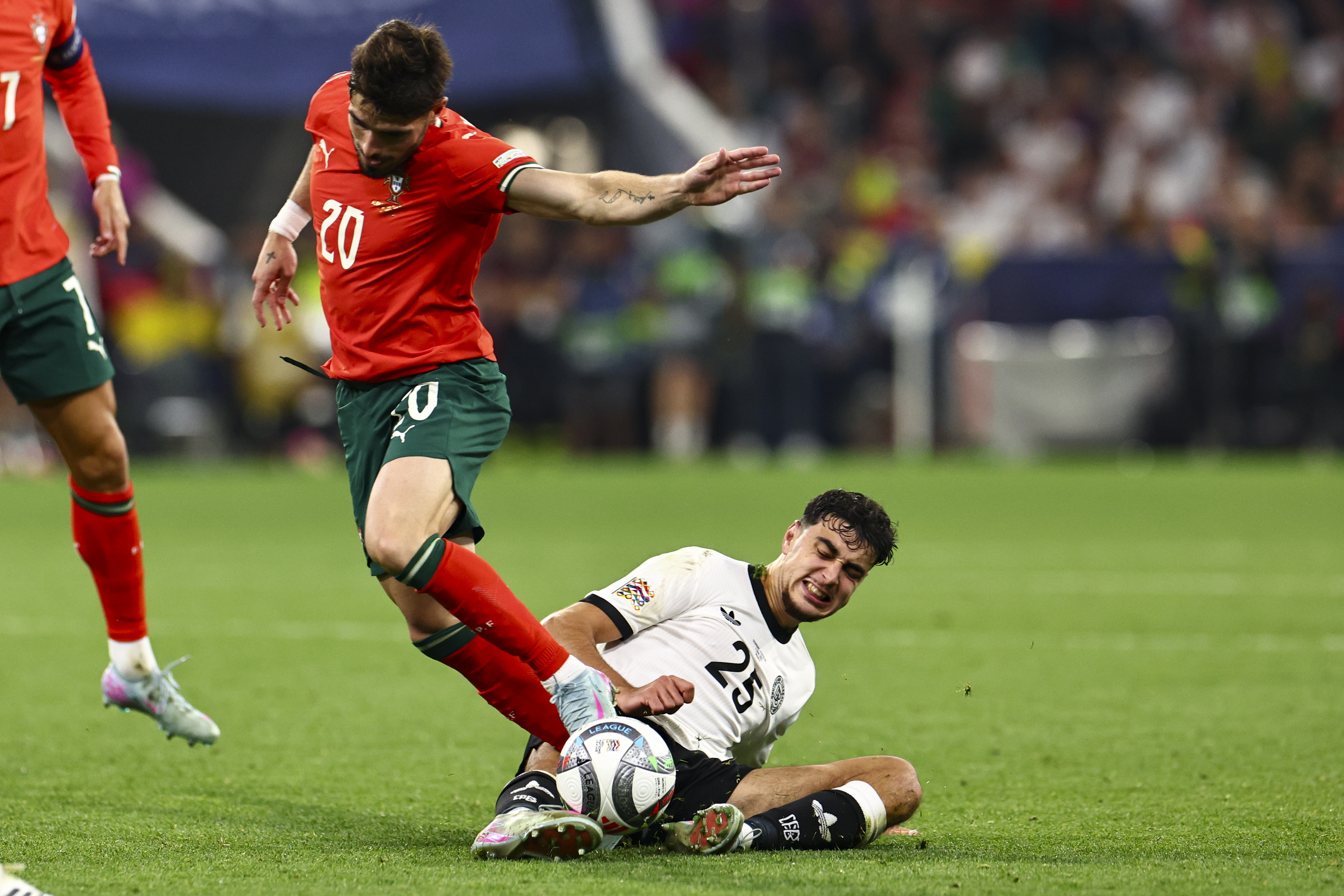 葡萄牙不敌塞尔维亚，晋级希望渺茫的简单介绍